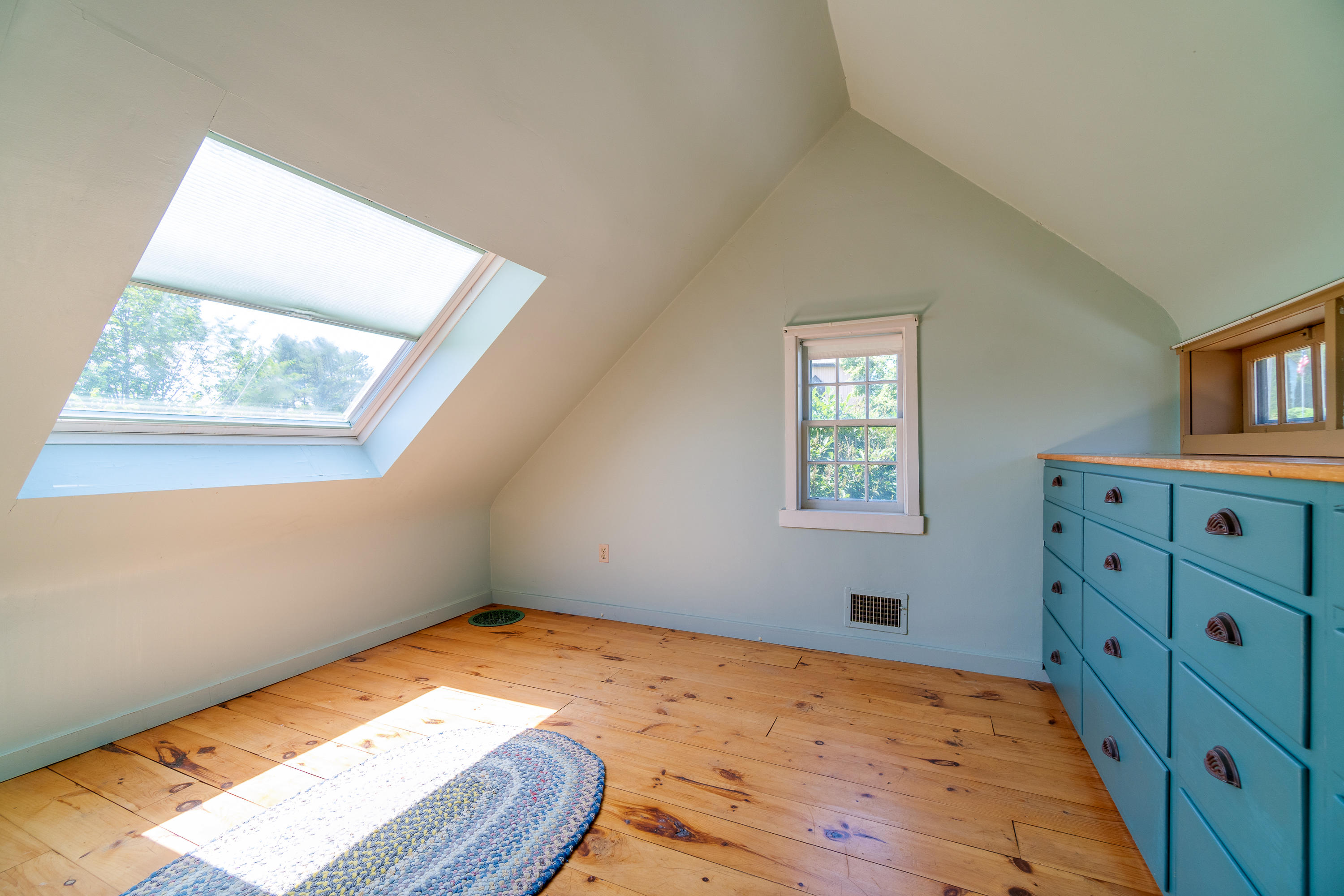1439 Highway 32 Bristol, ME 04564 - Photo 45 of 54 Master dressing area