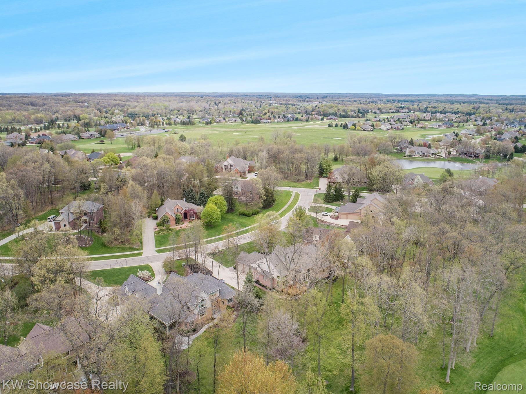 688 Inverness Highland, MI 48357 - Photo 49 of 57 DJI_0591.jpg