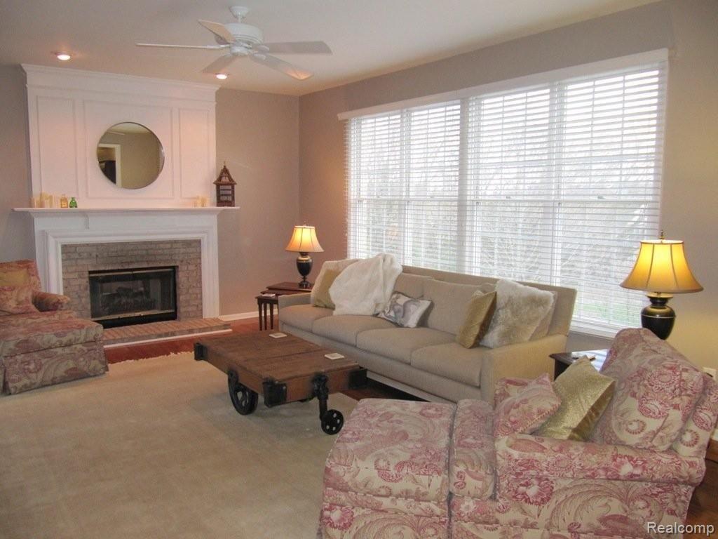 1914 Catlin Drive Rochester, MI 48306 - Photo 7 of 25 Family Room