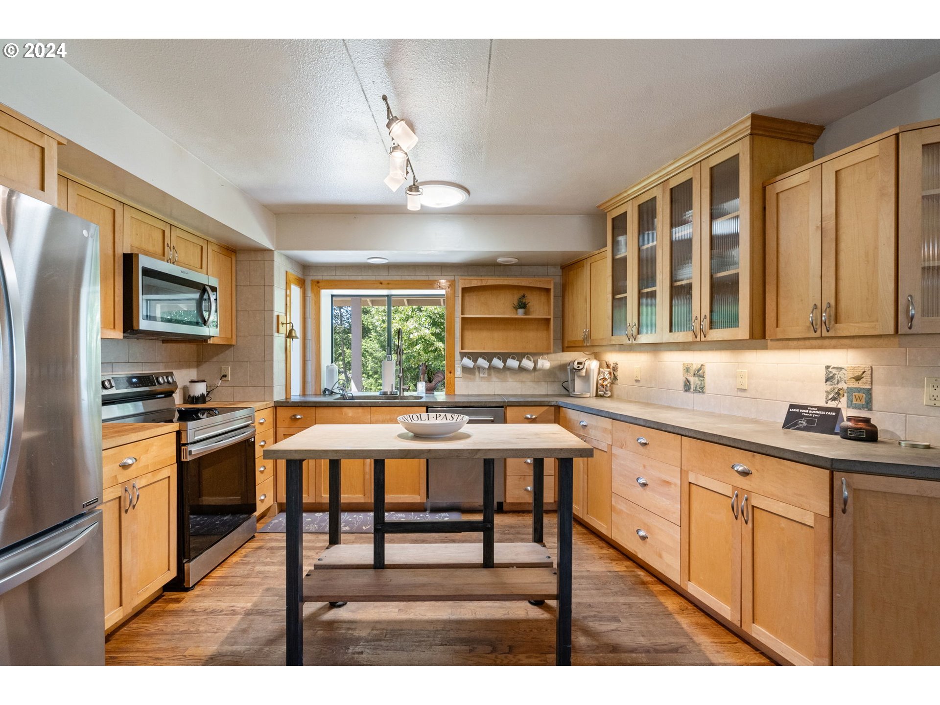 23816 Northeast W H Garner Road Yacolt, WA 98675 - Photo 9 of 29 Entrance/Foyer