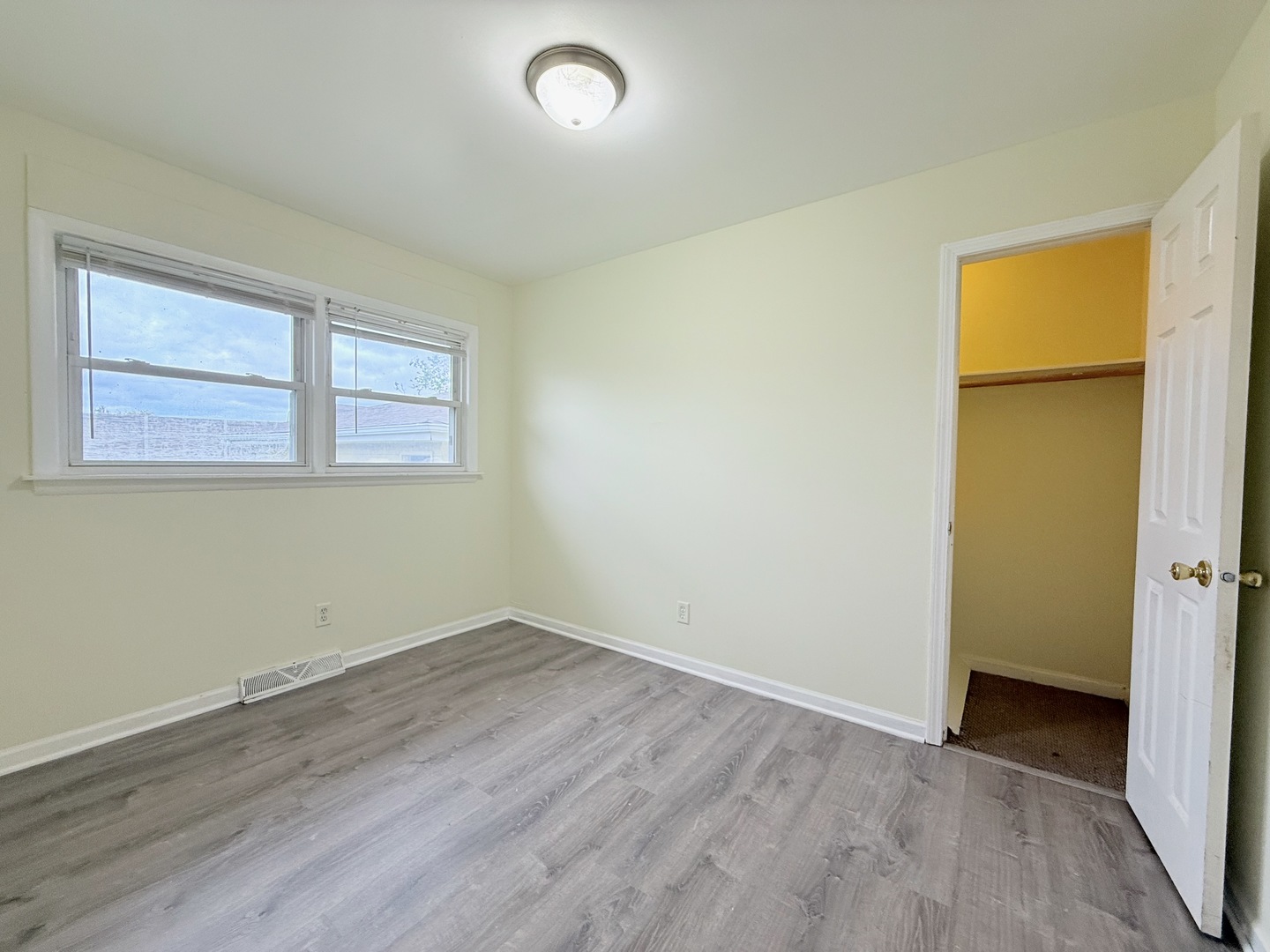 17511 Maple Avenue Lansing, IL 60438 - Photo 5 of 24 an empty room with a window