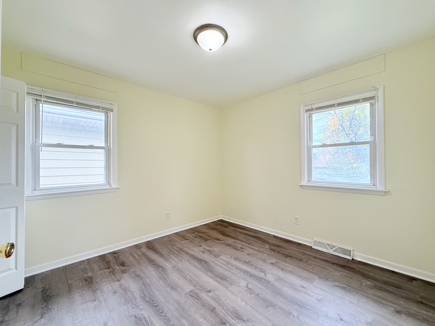 17511 Maple Avenue Lansing, IL 60438 - Photo 8 of 24 an empty room with a window
