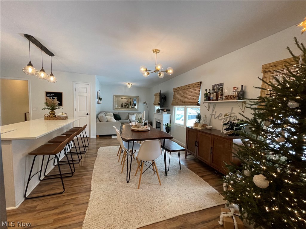 6172 Stone Road Hudson, OH 44236 - Photo 3 of 25 Great room and dining room.