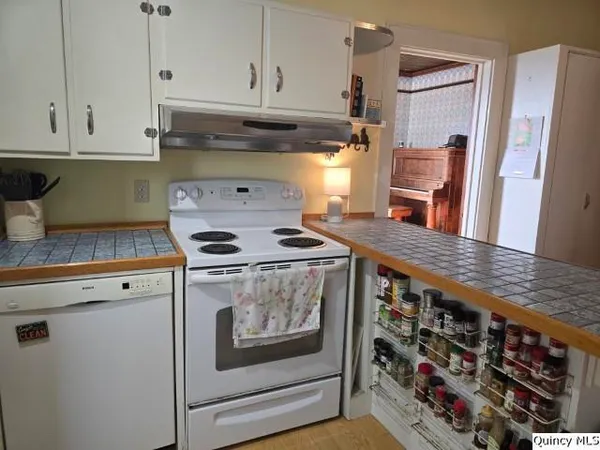 $239,500 | 1560 Main Street, Warsaw, IL 62379