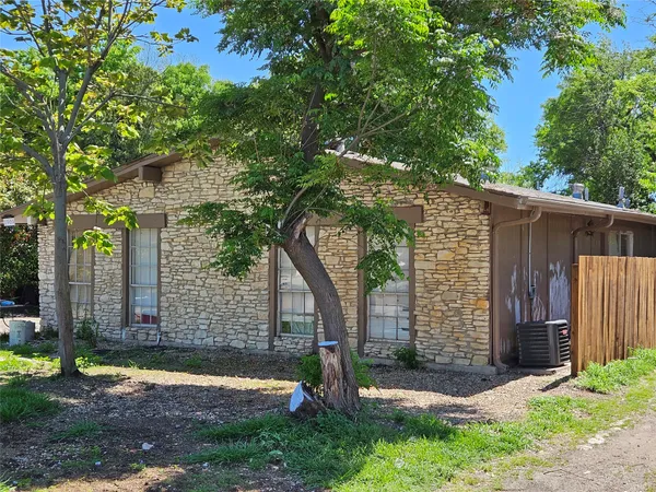 $425,000 | 1909 Hearthside Drive, Austin, TX 78758