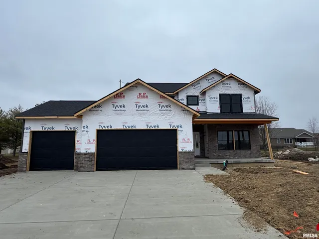 $549,900 | 412 Manor Hill Drive, Chatham, IL 62629