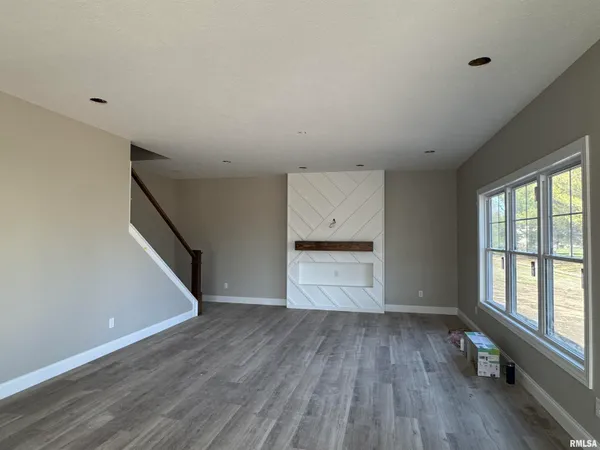 $549,900 | 412 Manor Hill Drive, Chatham, IL 62629