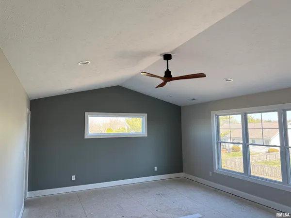 $549,900 | 412 Manor Hill Drive, Chatham, IL 62629