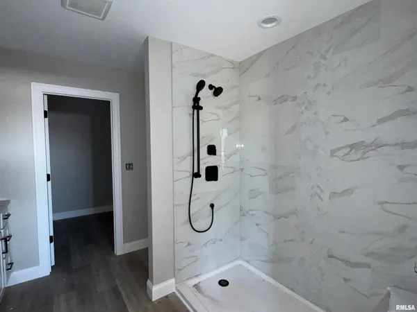 $549,900 | 412 Manor Hill Drive, Chatham, IL 62629