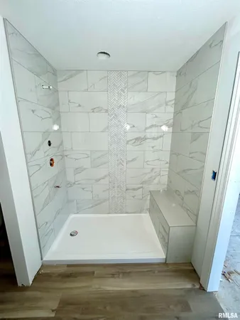 $549,900 | 412 Manor Hill Drive, Chatham, IL 62629