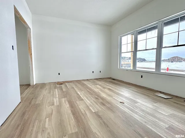 $549,900 | 412 Manor Hill Drive, Chatham, IL 62629