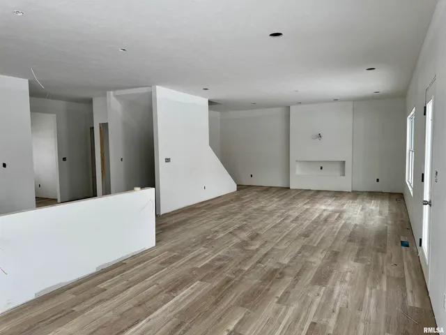 $549,900 | 412 Manor Hill Drive, Chatham, IL 62629