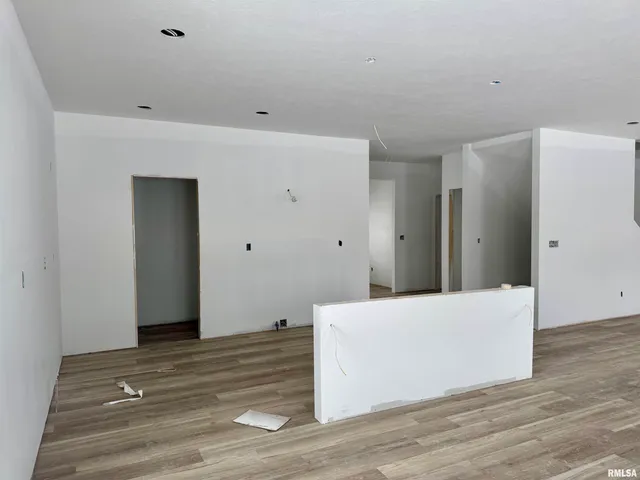 $549,900 | 412 Manor Hill Drive, Chatham, IL 62629