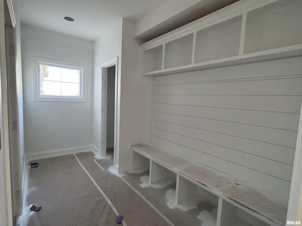 $549,900 | 412 Manor Hill Drive, Chatham, IL 62629