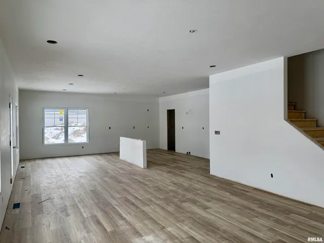 $549,900 | 412 Manor Hill Drive, Chatham, IL 62629