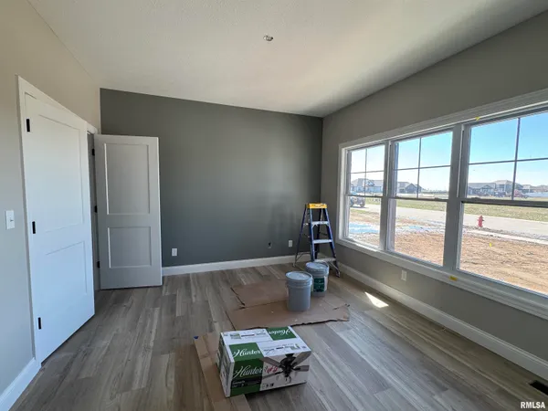 $549,900 | 412 Manor Hill Drive, Chatham, IL 62629