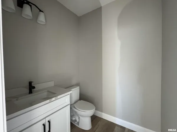 $549,900 | 412 Manor Hill Drive, Chatham, IL 62629