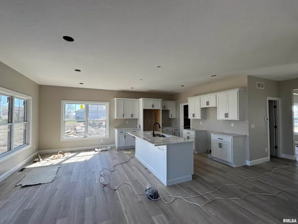 $549,900 | 412 Manor Hill Drive, Chatham, IL 62629