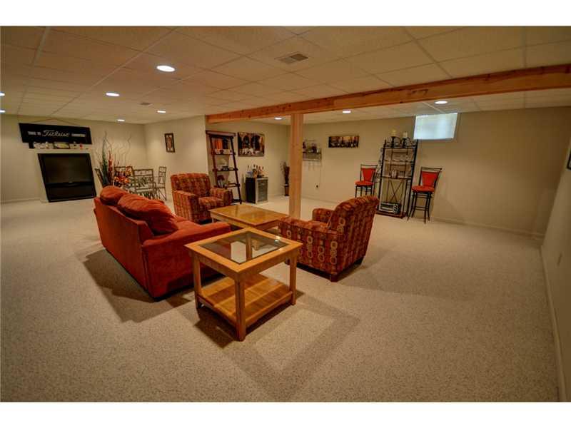 117 Oakland Heights Road Monaca, PA 15061 - Photo 16 of 21 Den/Family/Great Room.