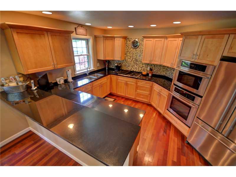 117 Oakland Heights Road Monaca, PA 15061 - Photo 5 of 21 Kitchen.