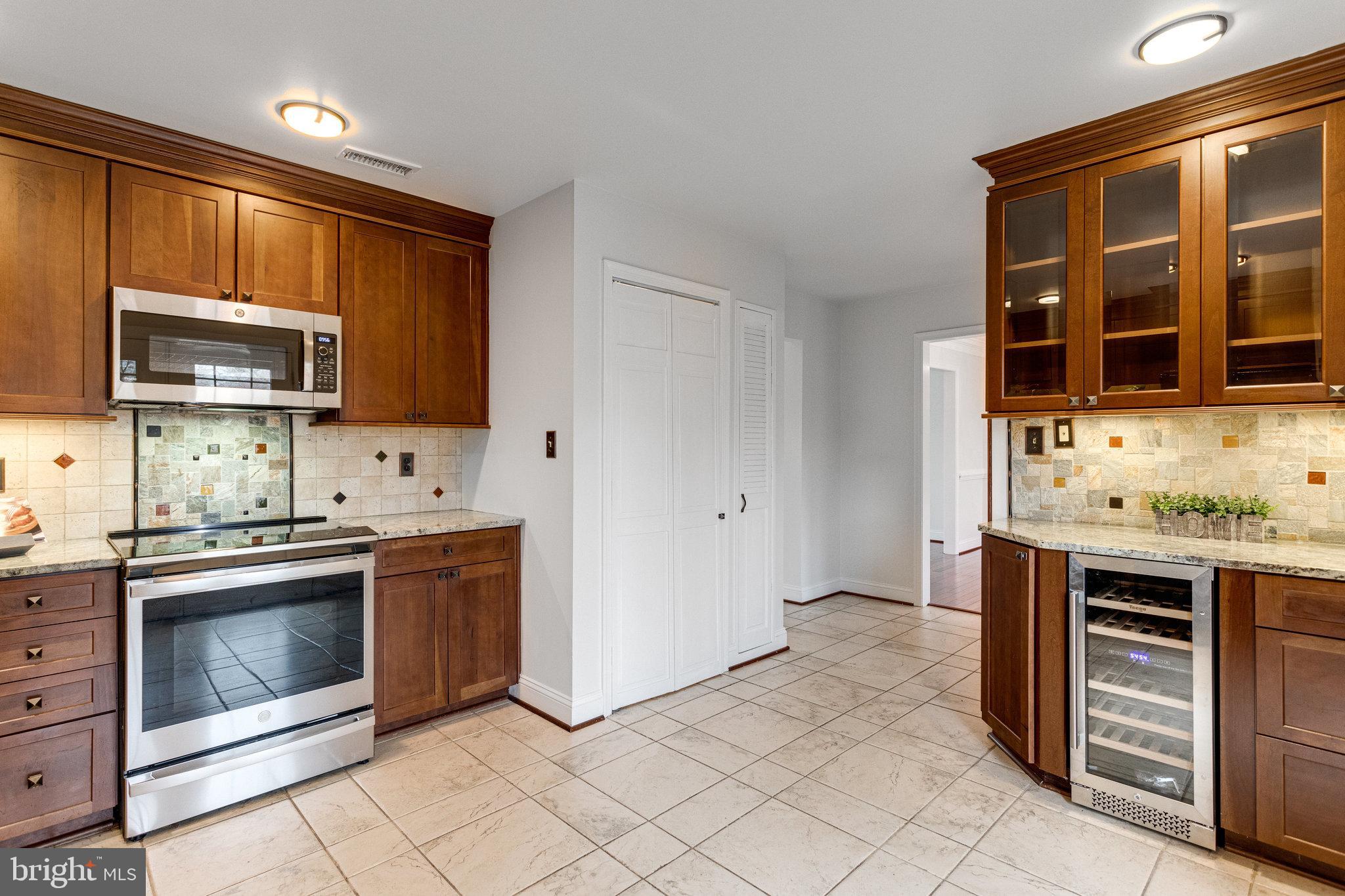8434 Grenoble Court Springfield, VA 22152 - Photo 16 of 41 New high end induction range and microwave