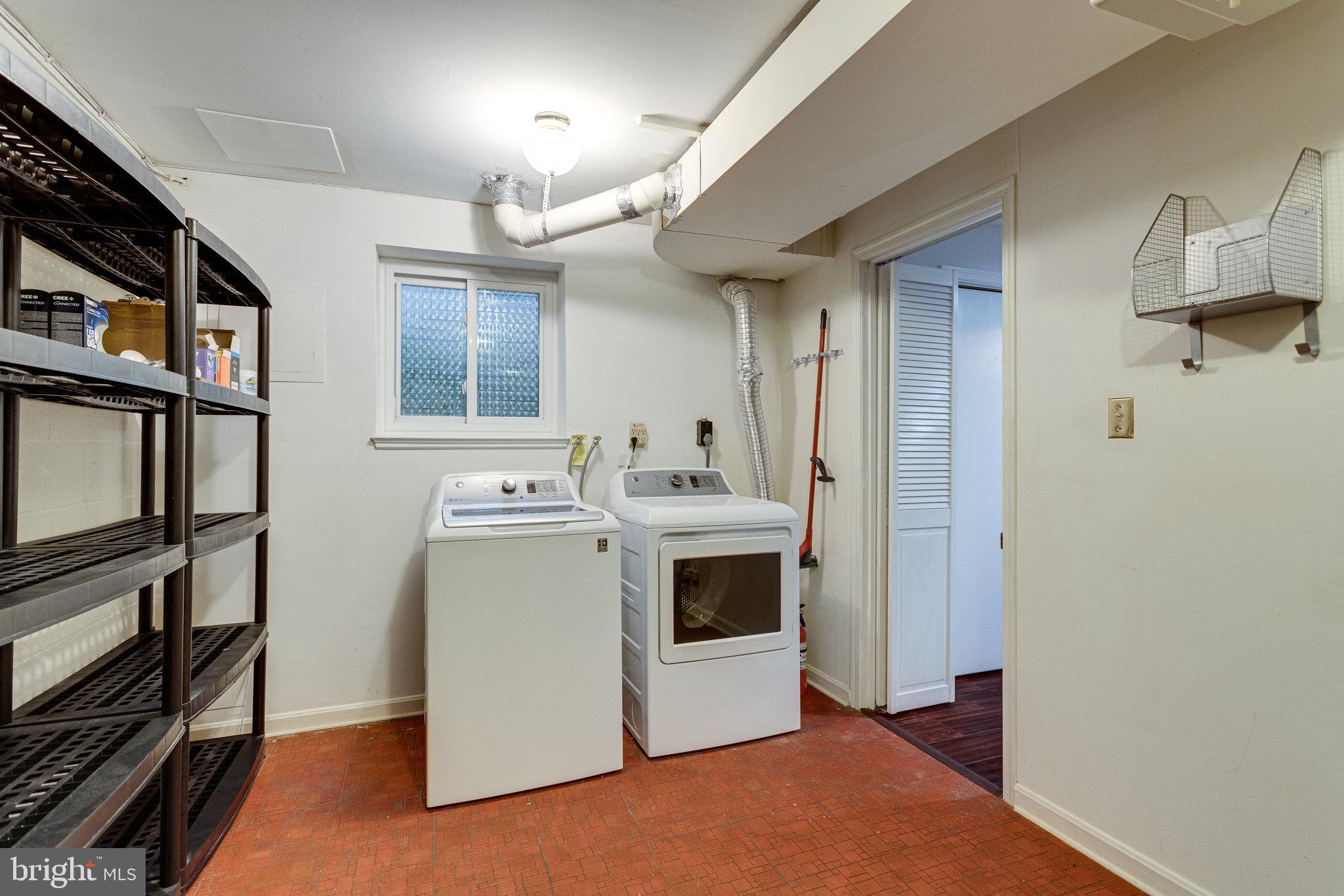 8434 Grenoble Court Springfield, VA 22152 - Photo 33 of 41 Full size washer and dryer