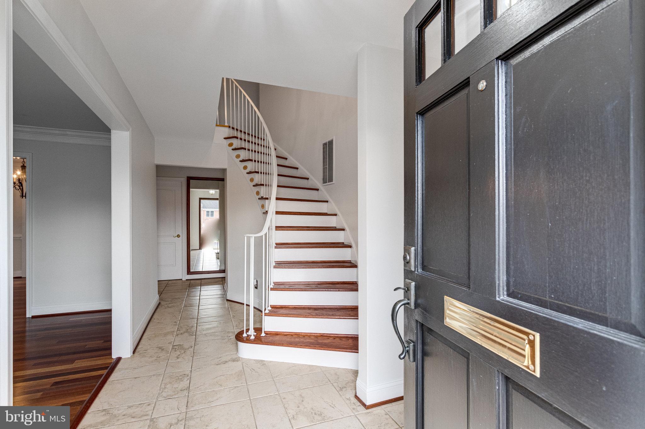 8434 Grenoble Court Springfield, VA 22152 - Photo 7 of 41 Gallery Image 7