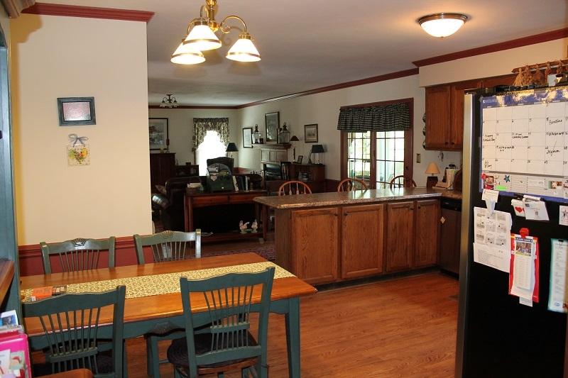 1133 Overland Road Southwest Roanoke, VA 24015 - Photo 12 of 38 Kitchen3