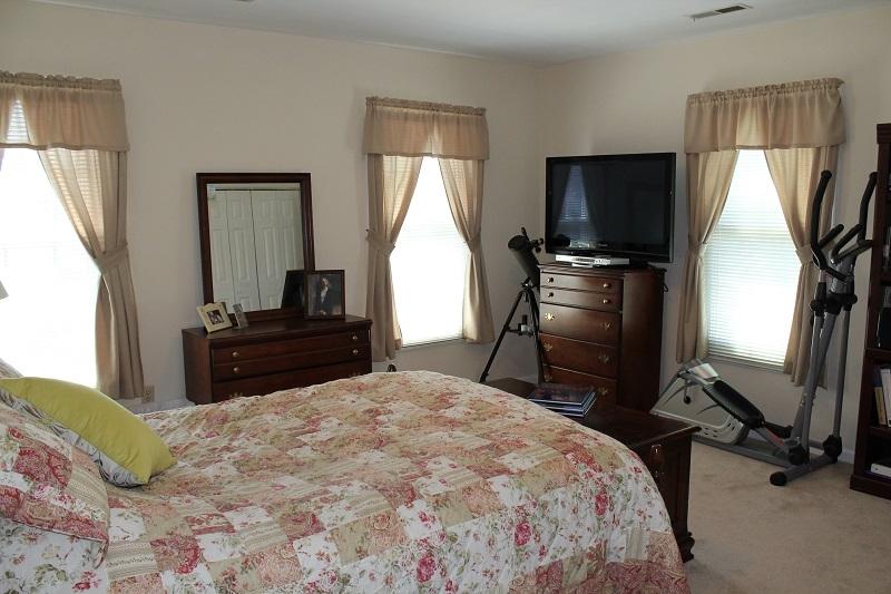 1133 Overland Road Southwest Roanoke, VA 24015 - Photo 14 of 38 Bedroom1