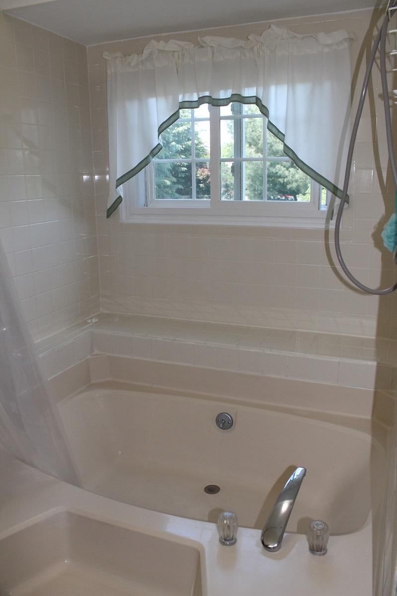 1133 Overland Road Southwest Roanoke, VA 24015 - Photo 19 of 38 Bathroom1