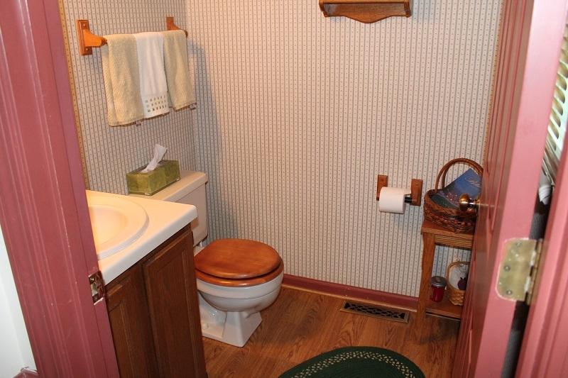 1133 Overland Road Southwest Roanoke, VA 24015 - Photo 21 of 38 Bathroom3