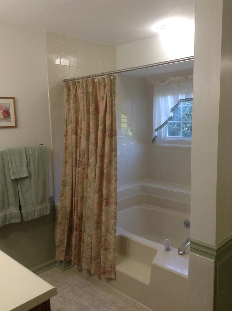 1133 Overland Road Southwest Roanoke, VA 24015 - Photo 22 of 38 Bathroom