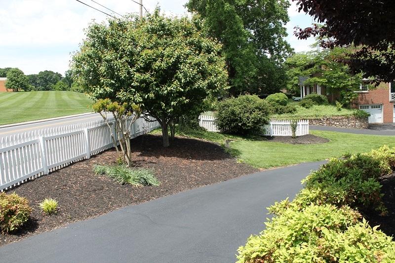 1133 Overland Road Southwest Roanoke, VA 24015 - Photo 37 of 38 Landscaping1