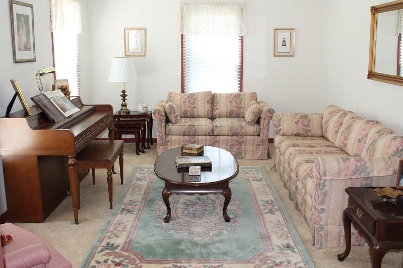 1133 Overland Road Southwest Roanoke, VA 24015 - Photo 5 of 38 Living Room