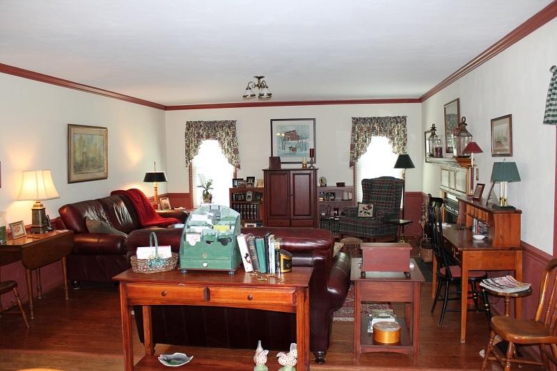 1133 Overland Road Southwest Roanoke, VA 24015 - Photo 6 of 38 Family Room