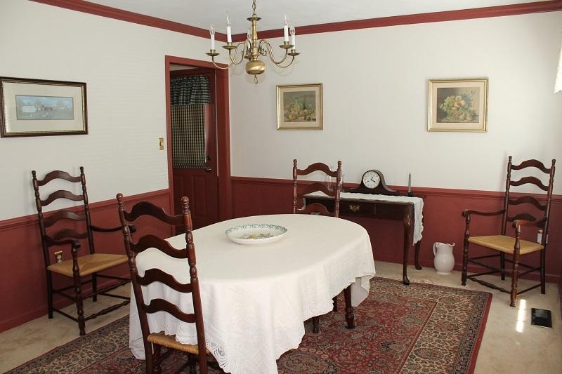 1133 Overland Road Southwest Roanoke, VA 24015 - Photo 8 of 38 Dining Room