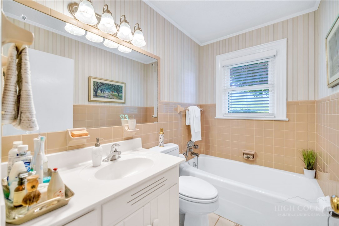 201 Reno Road West Jefferson, NC 28694 - Photo 32 of 45
