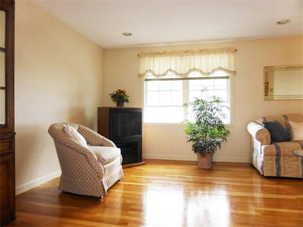 985 Trapelo Road, Unit 4 Waltham, MA 02452 - Photo 3 of 10 a living room with furniture flowerpot and wooden floor