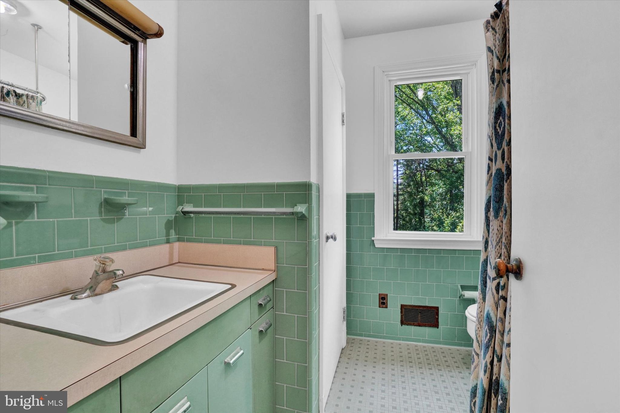 1912 Corbett Road Monkton, MD 21111 - Photo 12 of 46 Complete with vintage primary bathroom.