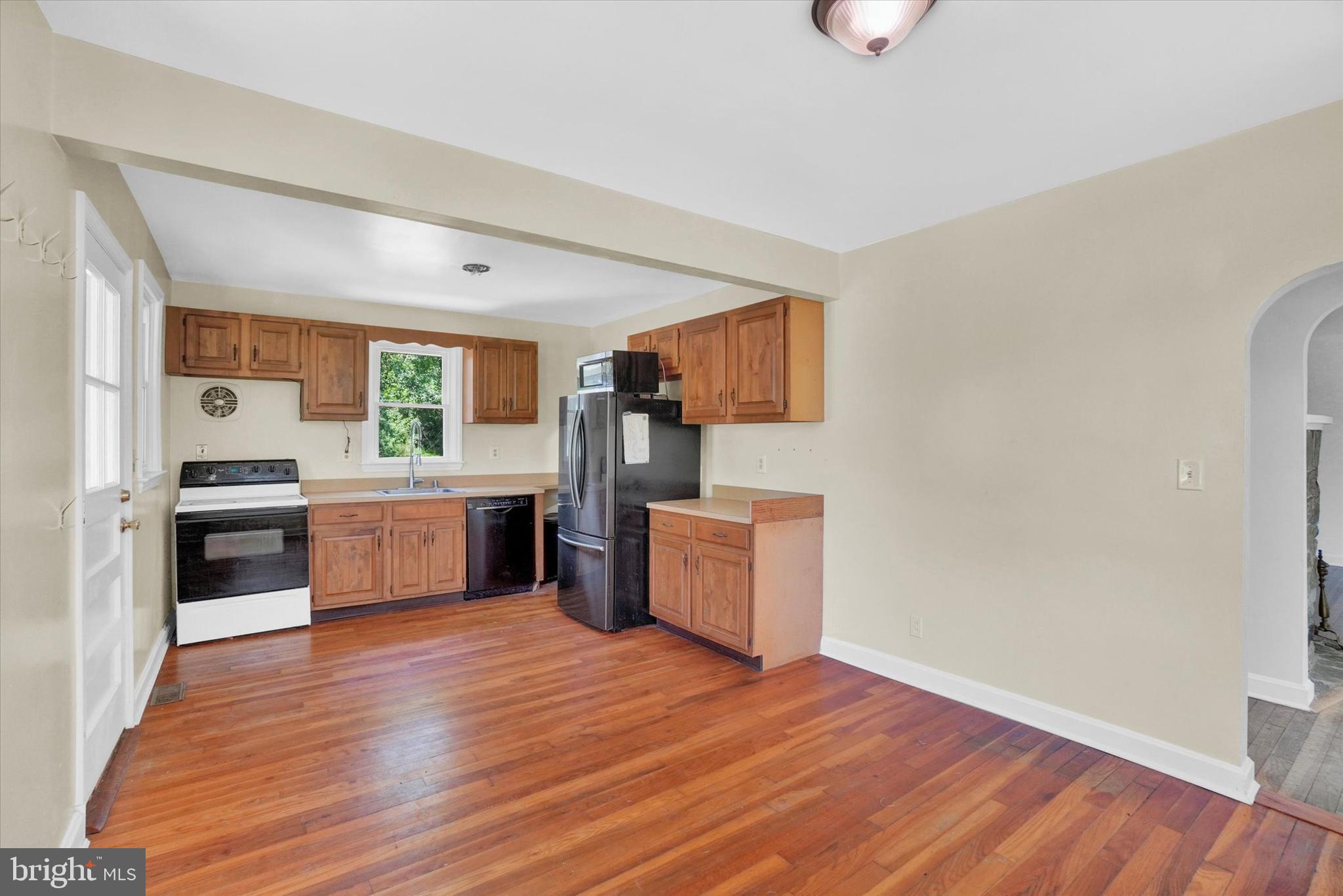 1912 Corbett Road Monkton, MD 21111 - Photo 9 of 46 Spacious country kitchen with table space.