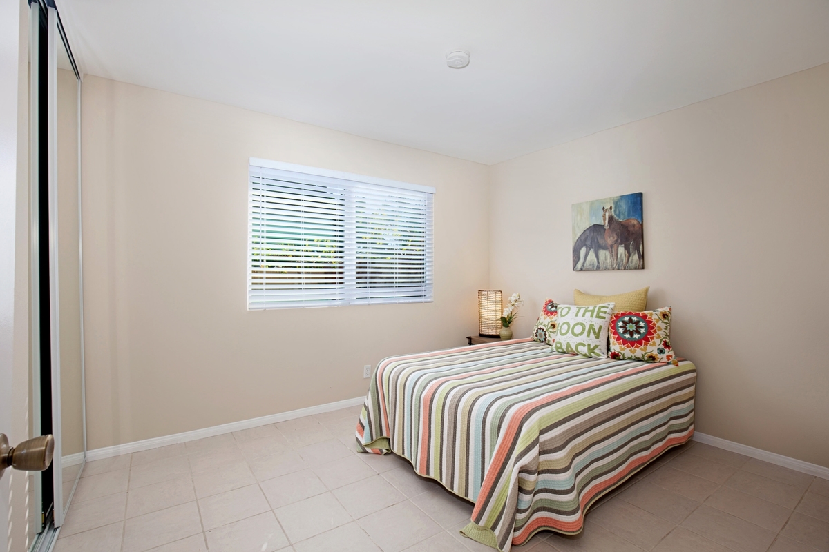 737 Nardo Road Encinitas, CA 92024 - Photo 16 of 24 Downstairs secondary bedroom