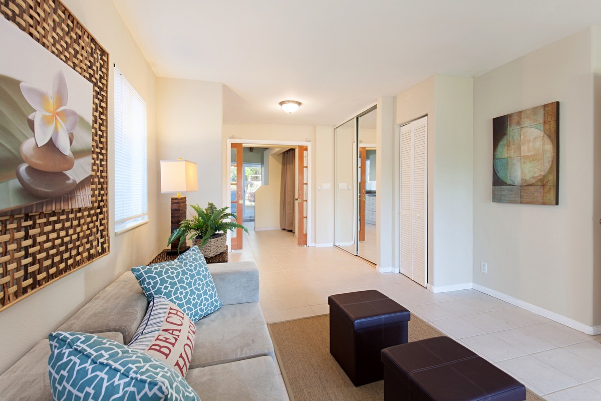 737 Nardo Road Encinitas, CA 92024 - Photo 20 of 24 Apartment area living room