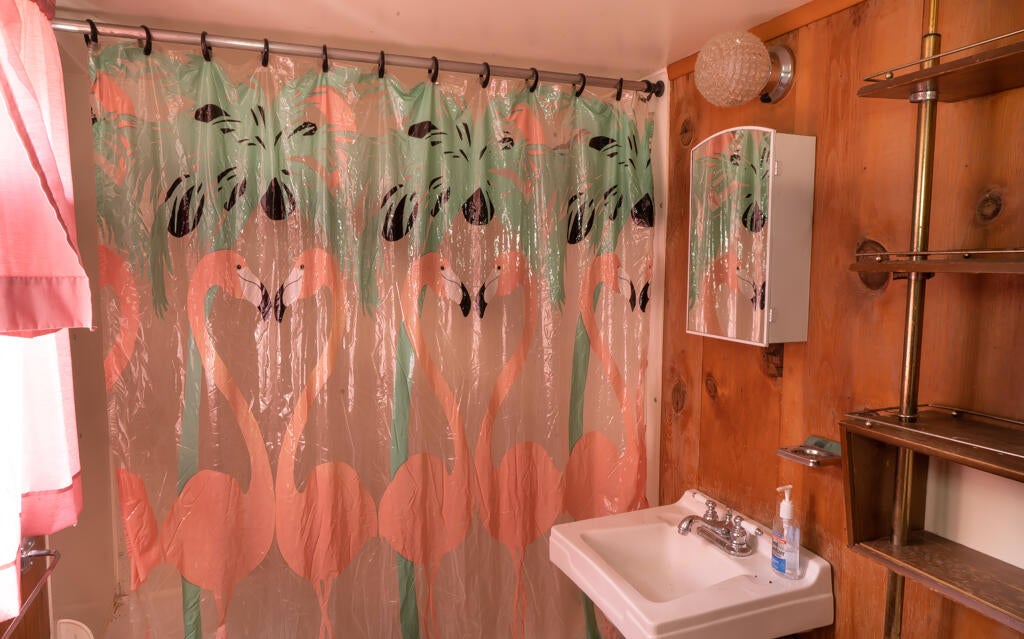 4609 Reeves Creek Road Selma, OR 97538 - Photo 18 of 35 Guesthouse Bathroom