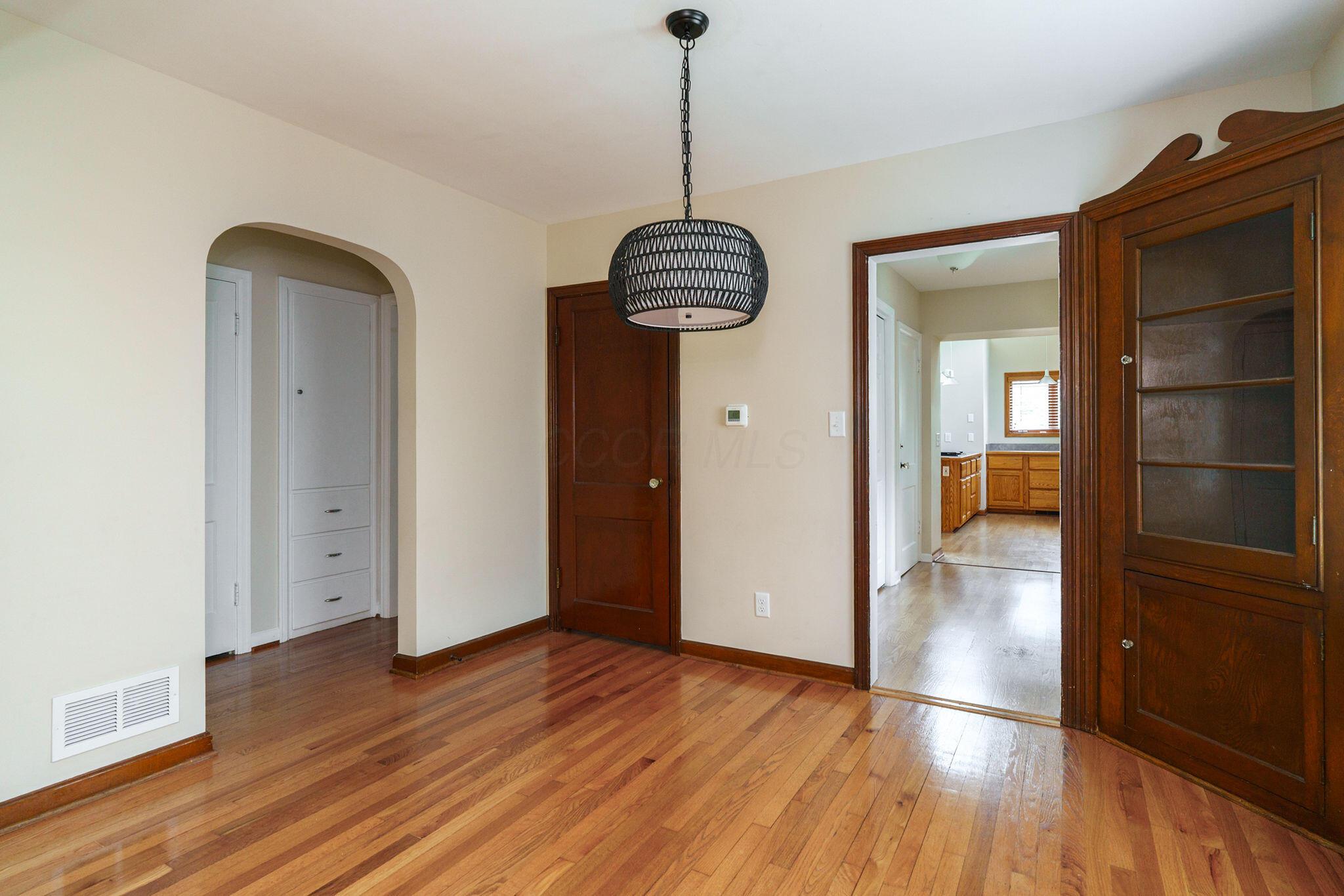 908 Vernon Road Columbus, OH 43209 - Photo 8 of 36 Dining Room