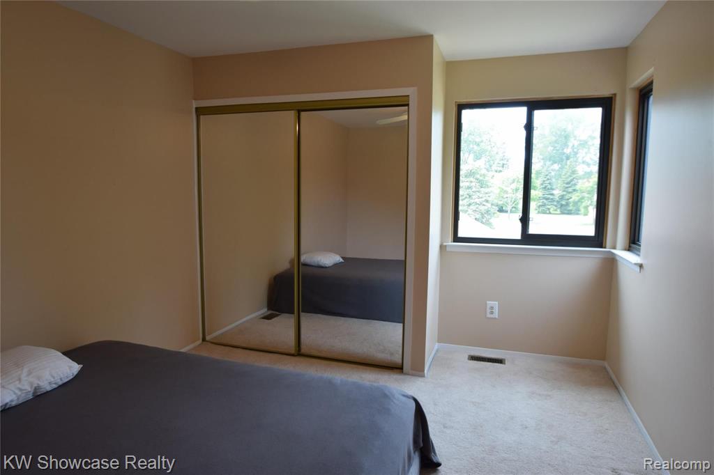563 Tennyson Rochester Hills, MI 48307 - Photo 26 of 36