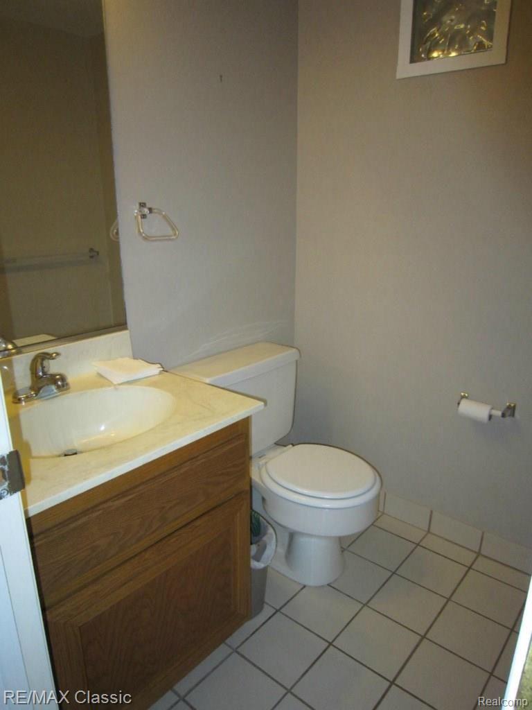 23163 Farmington Road, Unit 49 Farmington, MI 48336 - Photo 10 of 14 1st floor Powder Room with ceramic floor