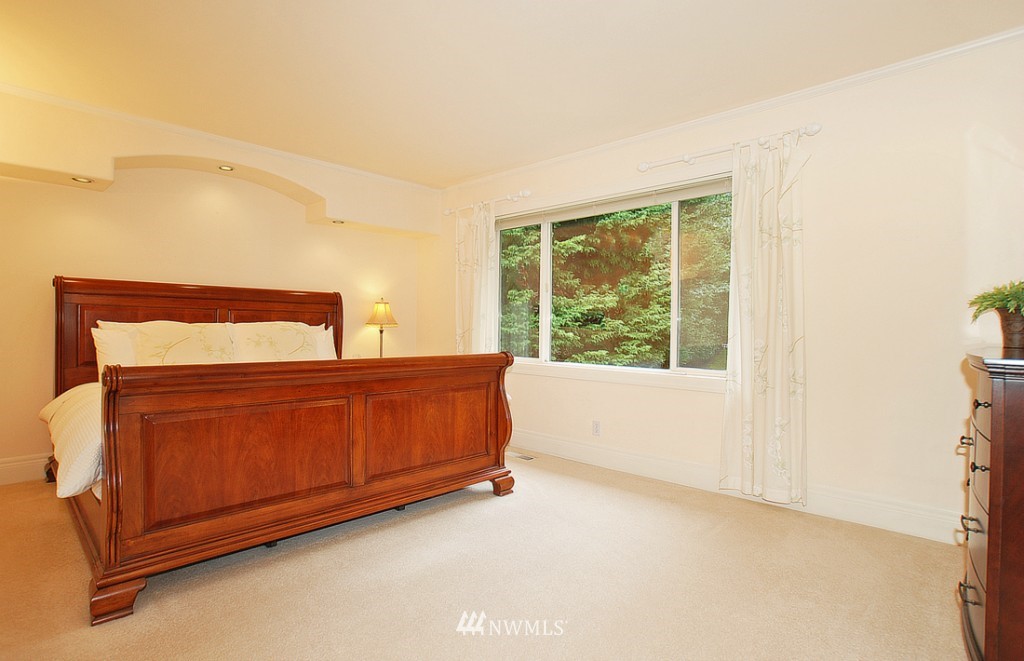 11130 Northeast 160th Place Bothell, WA 98011 - Photo 11 of 19 Gallery Image 11