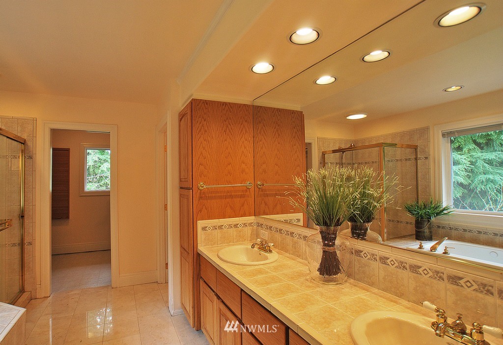 11130 Northeast 160th Place Bothell, WA 98011 - Photo 12 of 19 Gallery Image 12