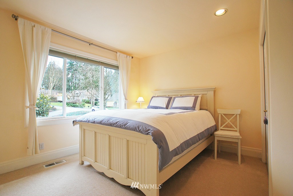 11130 Northeast 160th Place Bothell, WA 98011 - Photo 13 of 19 Gallery Image 13