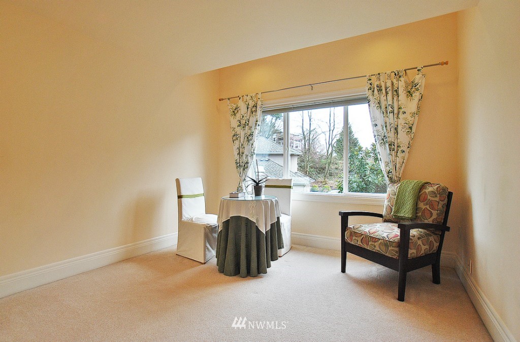 11130 Northeast 160th Place Bothell, WA 98011 - Photo 14 of 19 Gallery Image 14